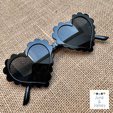 Load image into Gallery viewer, Scallop Heart Sunnies
