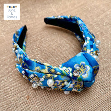 Load image into Gallery viewer, Floral Headband - black, blue, white
